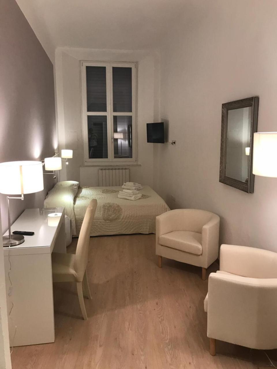 Sallustio Rooms - Rooms Only Сиена Екстериор снимка